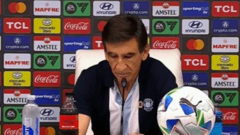 Costas se lamentó por la eliminación de Racing de la Copa Libertadores